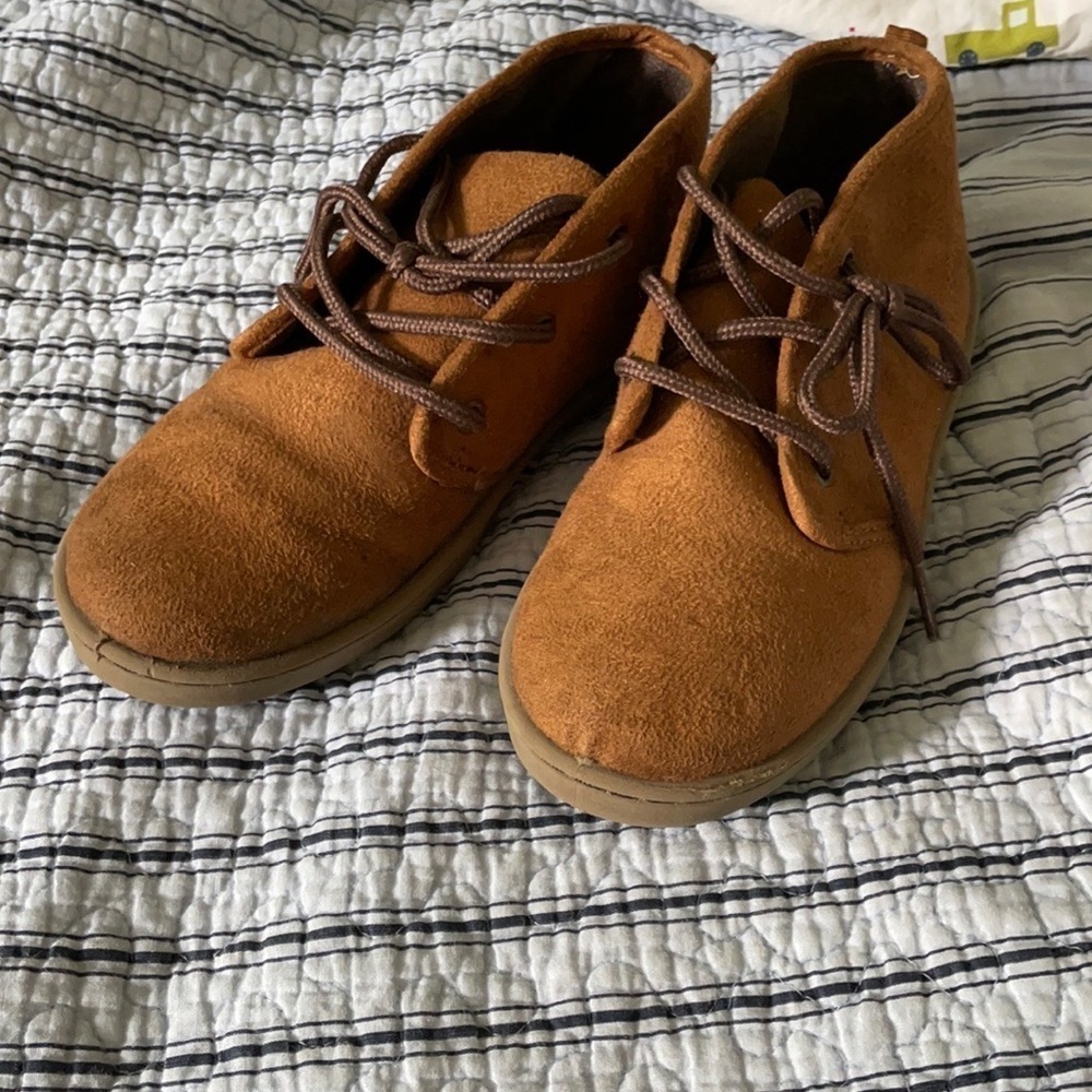 3for 20🥾🥾- Oshkosh B’gosh Fane -B-OY shoes for boy size 2